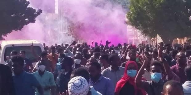 Sudan'da protestolar devam ediyor: Ömer el-Beşir'den geri adım