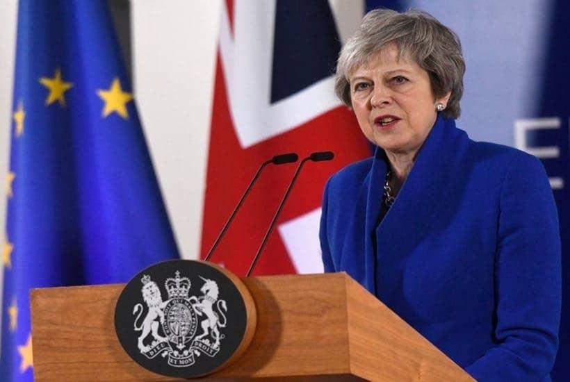 Theresa May Brexit konusunda ülkenin girdiği çıkmazdan dolayı milletvekillerini suçladı