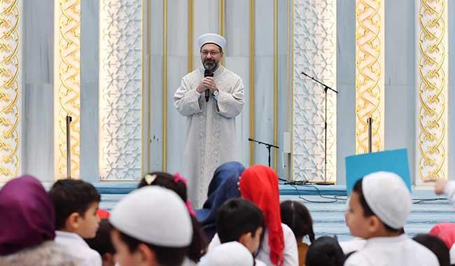 Diyanet'in öğrencilere ücretsiz dağıtığı kitaptan: Tahsil ile dindarlık arasında ters yönlü ilişki var