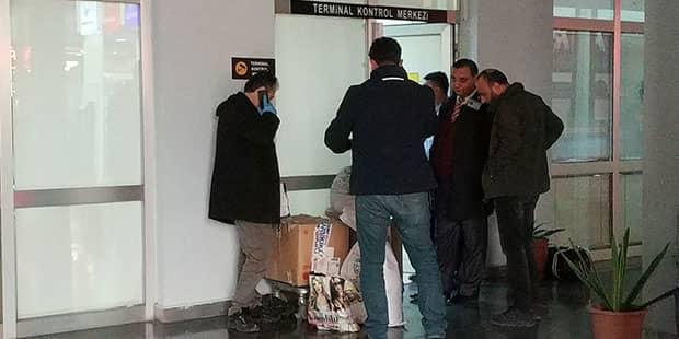 Otobüsle gönderilen koliden el bombası çıktı