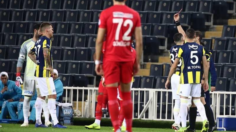 Skrtel, dirsekle müdahale ettiği oyuncudan özür diledi