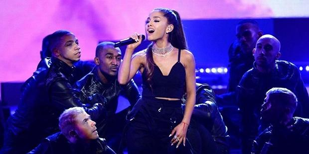 Ariana Grande eline 'yanlışlıkla' Japonca "Barbekü" yazdırdı 