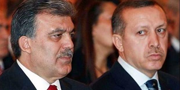 Yeni Akit yazarından Karamollaoğlu'na Abdullah Gül’den davacı olmuyorsunuz da, niçin Tayyip Bey'den davacı oluyorsunuz?