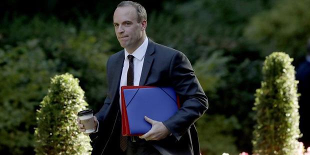 Britanya Dışişleri Bakanı Raab: İnsanlar tavsiyelere uymalı, ben bu yazı evde geçireceğim