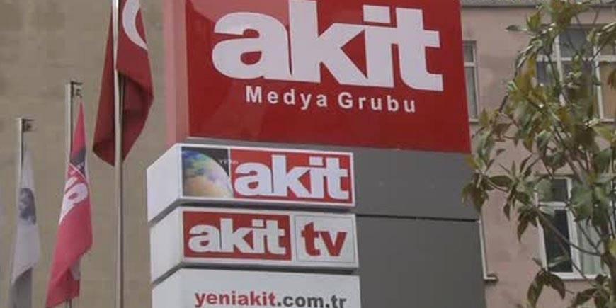 Akit: Gemiyi ilk olarak Ensonhaber ve Yeni Şafak yazarı terk etti