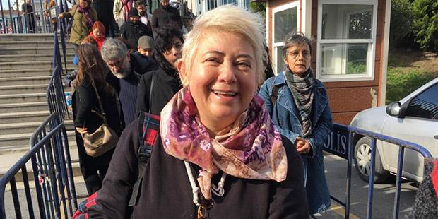 Özgür Gündem davasında aldığı hapis cezası onanan Ayşe Düzkan cezaevinde