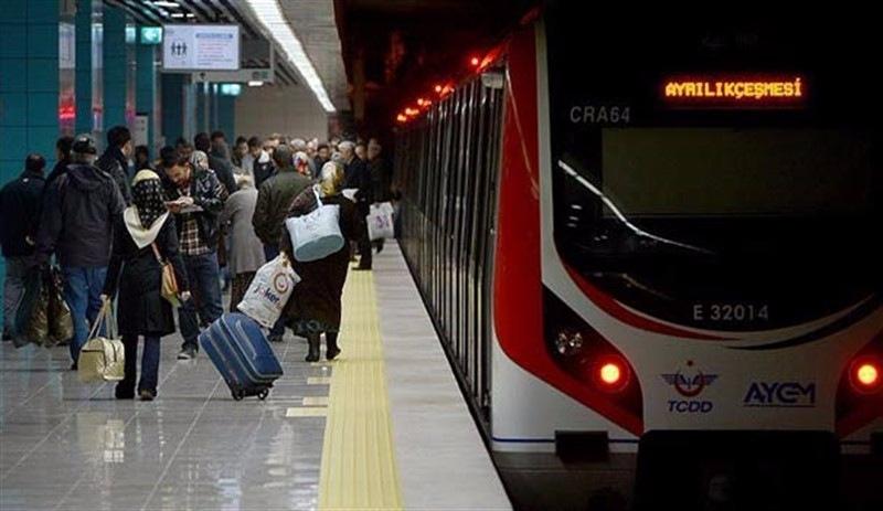 Marmaray'da teknik arıza nedeniyle seferlerde gecikmeler yaşanıyor