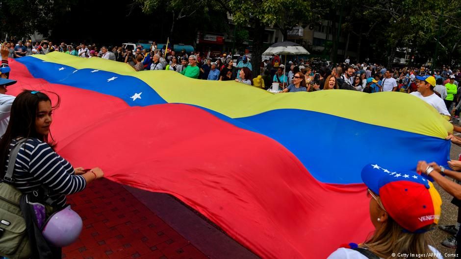 Venezuela'da protestoculardan orduya çağrı