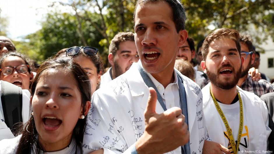 AP Guaido'yu Venezuela'nın geçici devlet başkanı olarak tanıdı