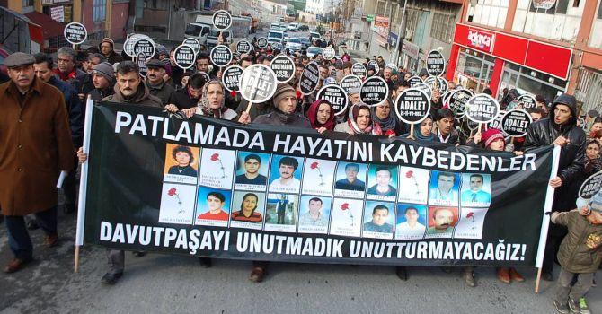 Davutpaşa’da maytap atölyesindeki patlamada ölen 21 kişinin ailesi 'adalet aramak' için bir araya geldi