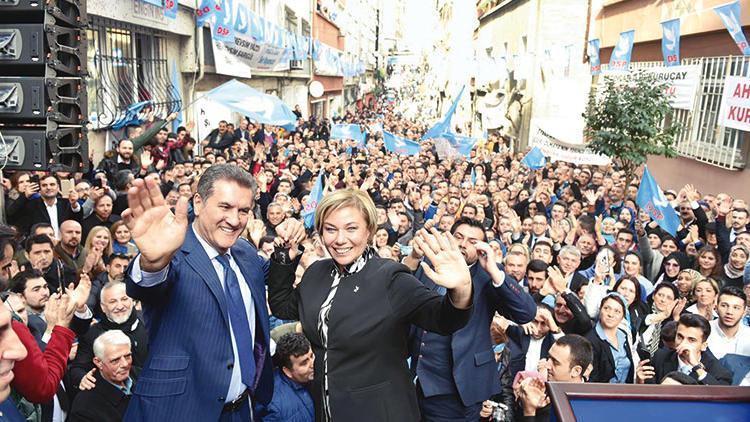 CHP'den istifa eden Sarıgül DSP rozeti taktı, halka seslendi