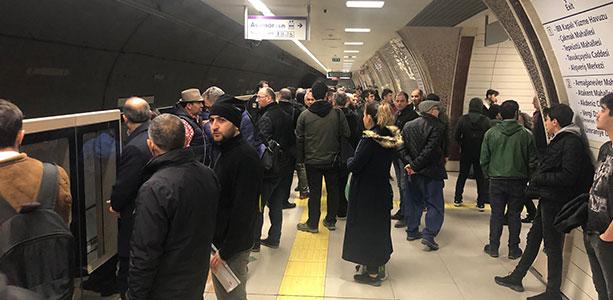 İstanbul'da metro seferlerinde aksama