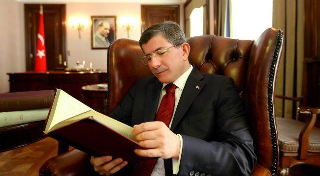 Erdoğan'ın eski danışmanı: Davutoğlu’na kapıyı gösterenlere bak; ganimete üşüşen sağlamcı kerkenezler