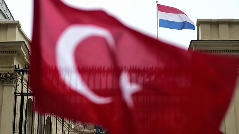 Hollanda’nın gündeminde çifte vatandaş Türklerin oy vermesini yasaklayan yasa teklifi var