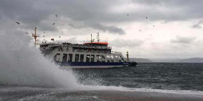 Çanakkale Boğazı çift yönlü gemi geçişlerine kapatıldı