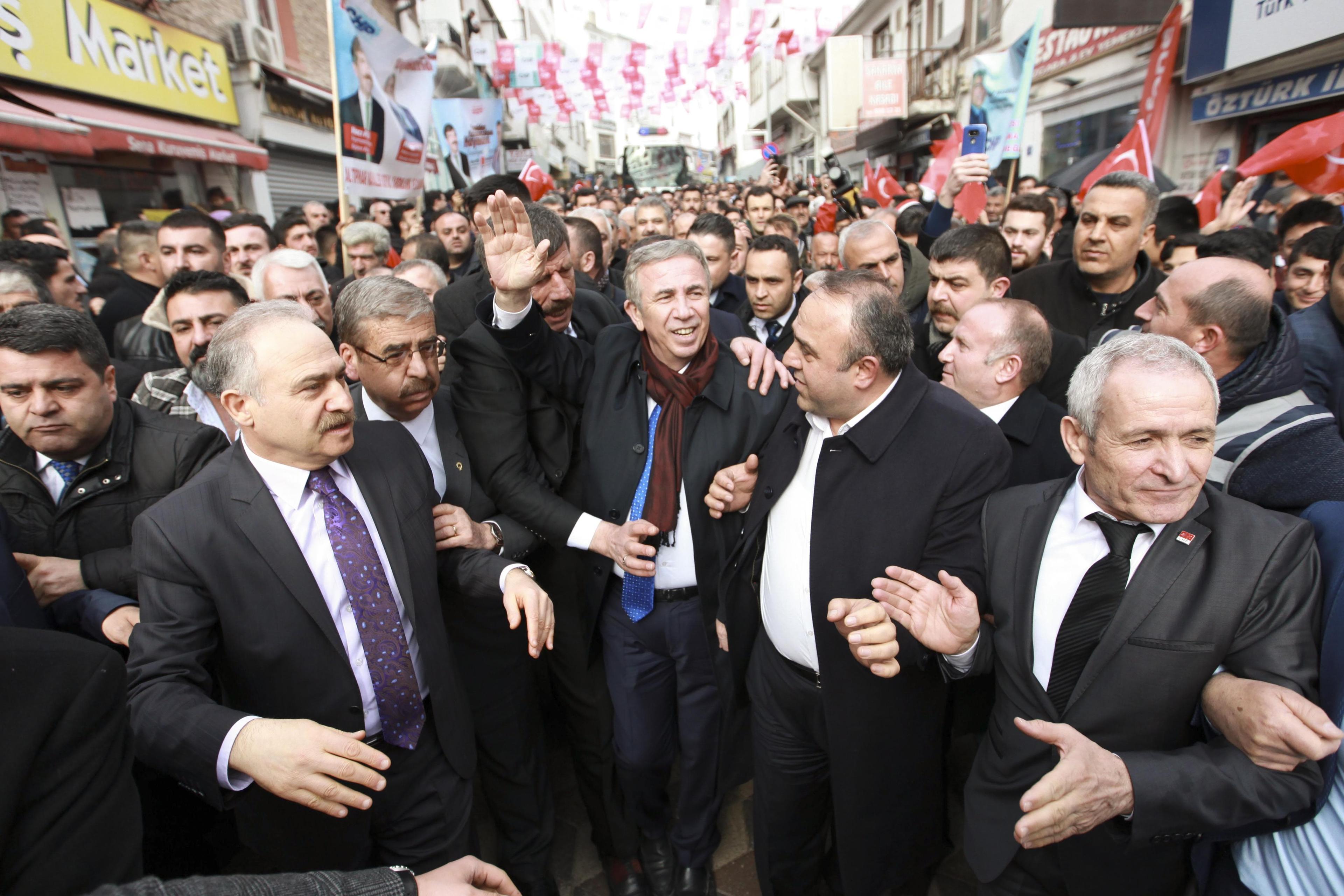 Mansur Yavaş, "Anketlerde ben öndeyim" dedi, puan paylaştı