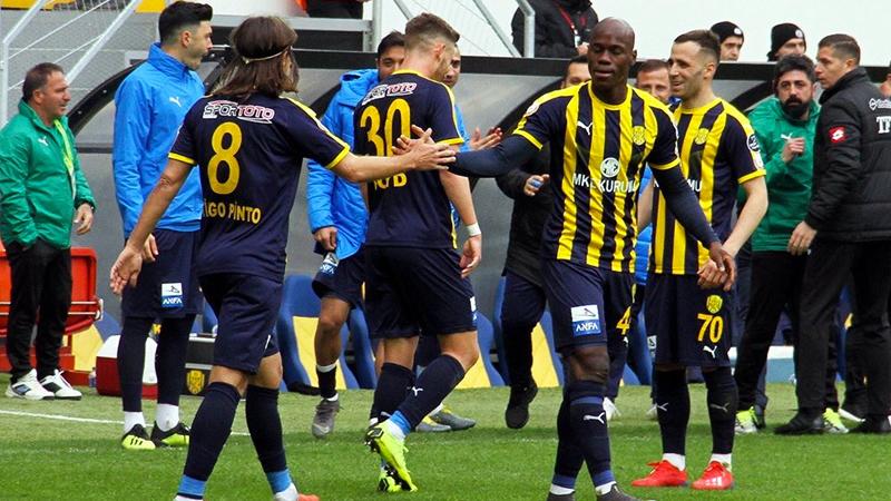 Ankaragücü son dakikada güldü; Mustafa Kaplan sevinirken baygınlık geçirdi