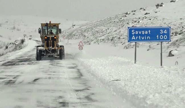 Ardahan-Şavşat karayolu, kar ve tipi nedeniyle ulaşıma kapatıldı