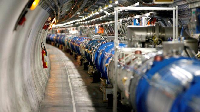 CERN, 'Erkekler fizikte kadınlardan daha iyi' diyen fizikçinin işine son verdi