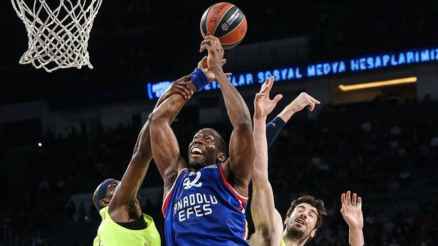 Anadolu Efes, Barcelona Lassa'yı farklı yendi