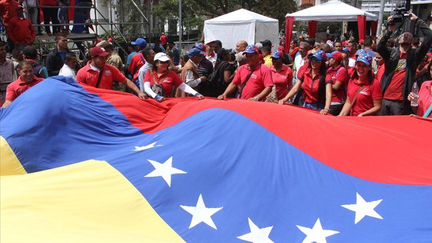 Venezuela'dan ABD'li diplomatlara 72 saat süre