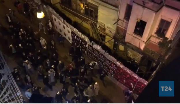 Taksim'de ‘ezan’ gösterisi: Bir grup "Ezana uzanan eller kırılsın" sloganıyla yürüyüş yaptı; Ülkü Ocakları Galatasaray'da toplandı