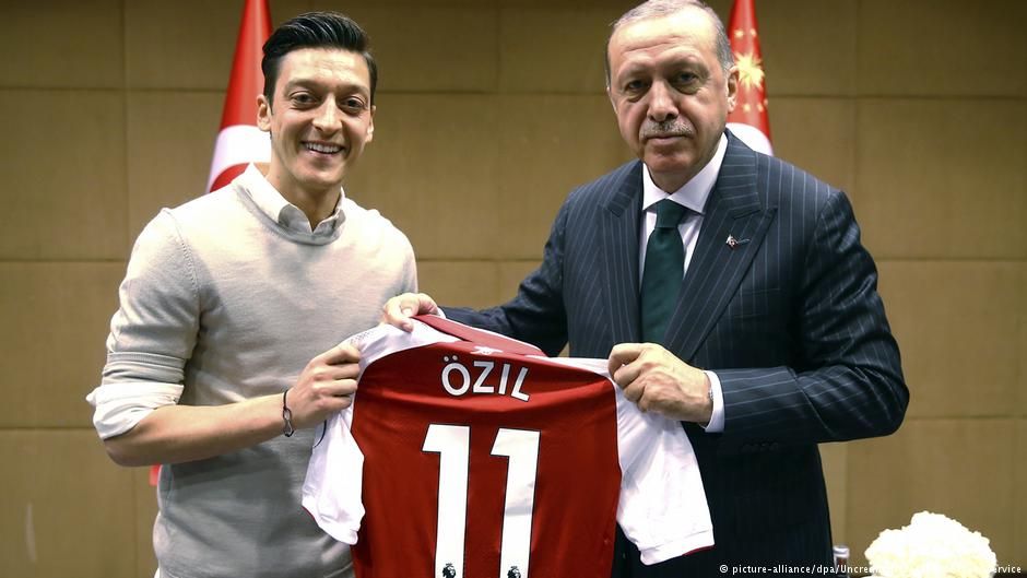 Volksstimme: Özil sadece bir futbolcu