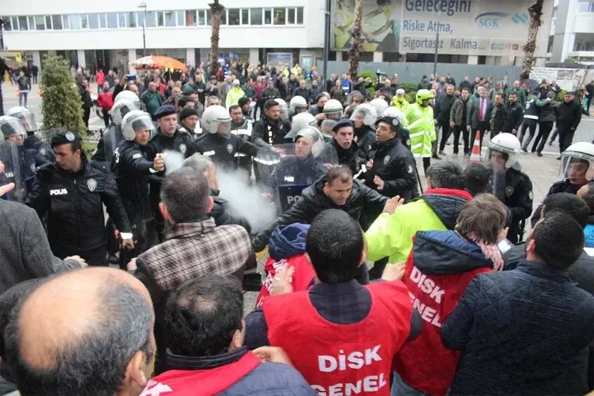 Polisin müdahalede bulunduğu İzenerji işçilerinin TİS eylemine dava