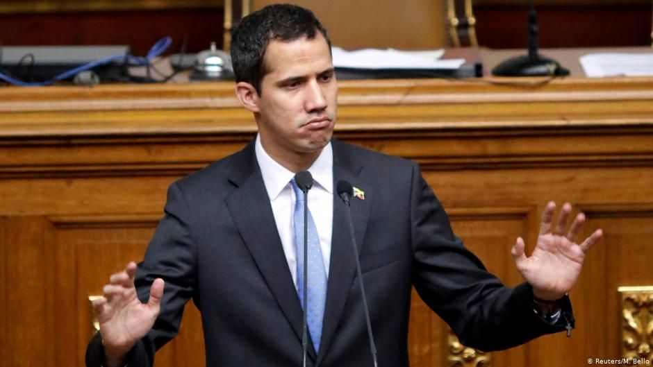 Guaido 15 yıl kamu hizmetinden azledildi