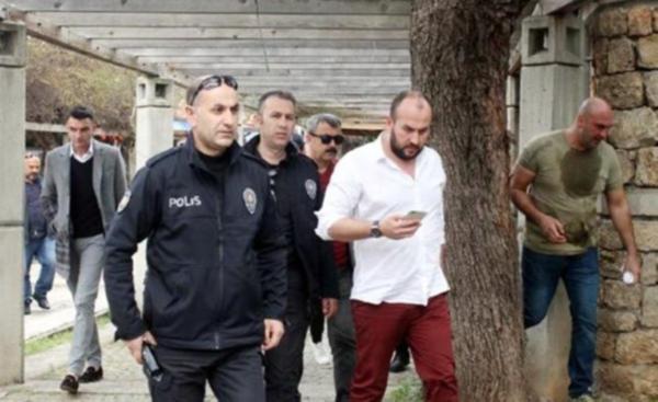 İhaleyi kaybetti, polis kardeşi silah çekti