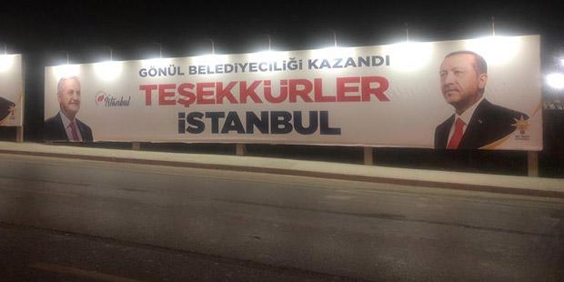 Binali Yıldırım, sonuçlar netleşmeden İstanbul’daki billboardlara teşekkür mesajlarını yerleştirdi 