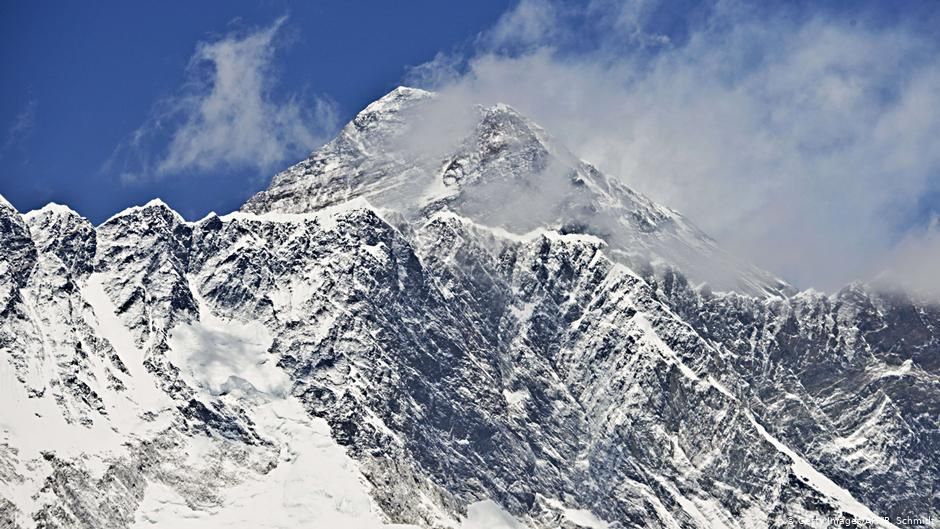 Everest'in yüksekliği yeniden ölçülecek