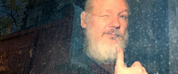 Ekvador, Julian Assange'a sığınma hakkını geri çektiğini açıkladı