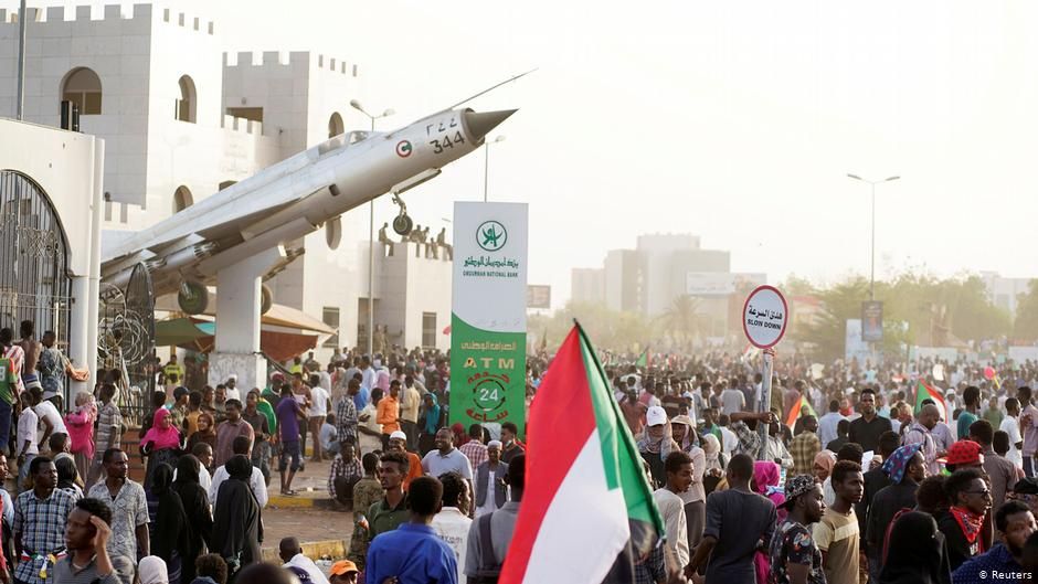 Sudan'da protestocular sivil yönetim talep ediyor