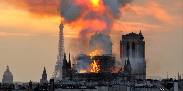 Notre Dame Katedrali'nin papazı: Yapını kurtulma ihtimali yüzde elli