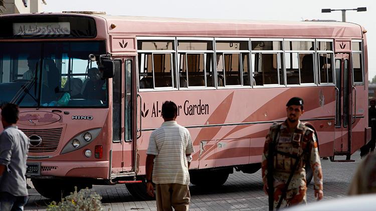 "Pakistan'da otobüslerden indirilen 14 kişi kurşuna dizilerek öldürüldü"