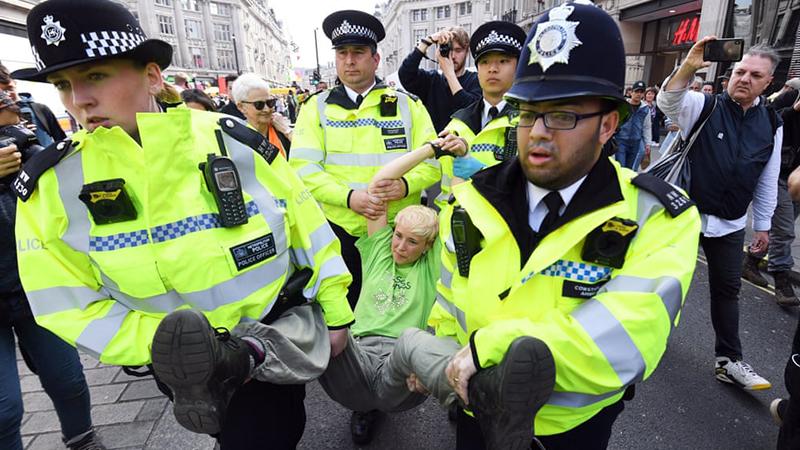 Londra’daki çevreci işgal eyleminde gözaltı sayısı 460 oldu