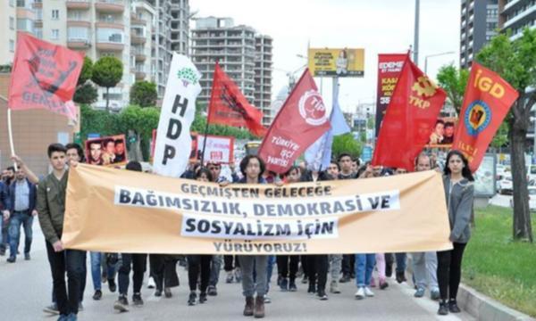 Liselilerin, '3 Fidan' anmasına taşlı saldırı