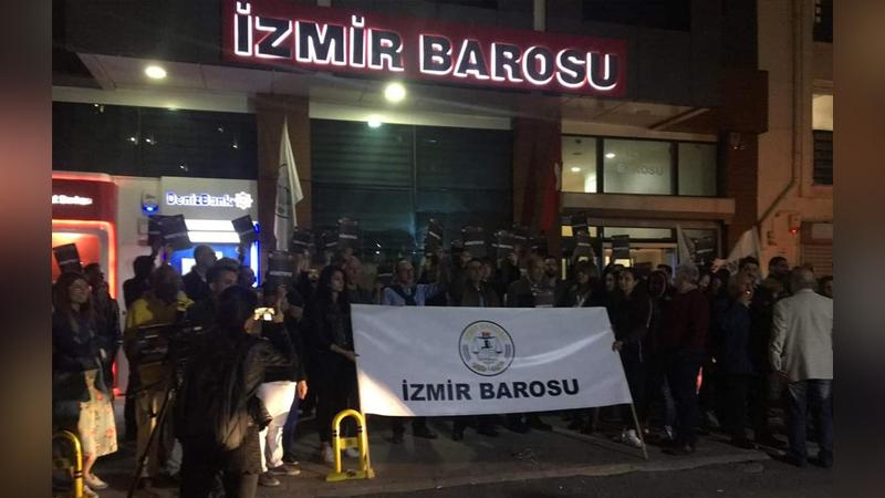 İzmir Barosu, YSK kararı sonrası 'demokrasi nöbeti'ne başladı