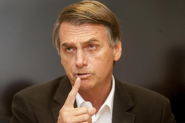 Silaha erişimi kolaylaştıran yasayı onaylayan Bolsonaro: Biri evime girerse kafasına sıkmak zorundayım