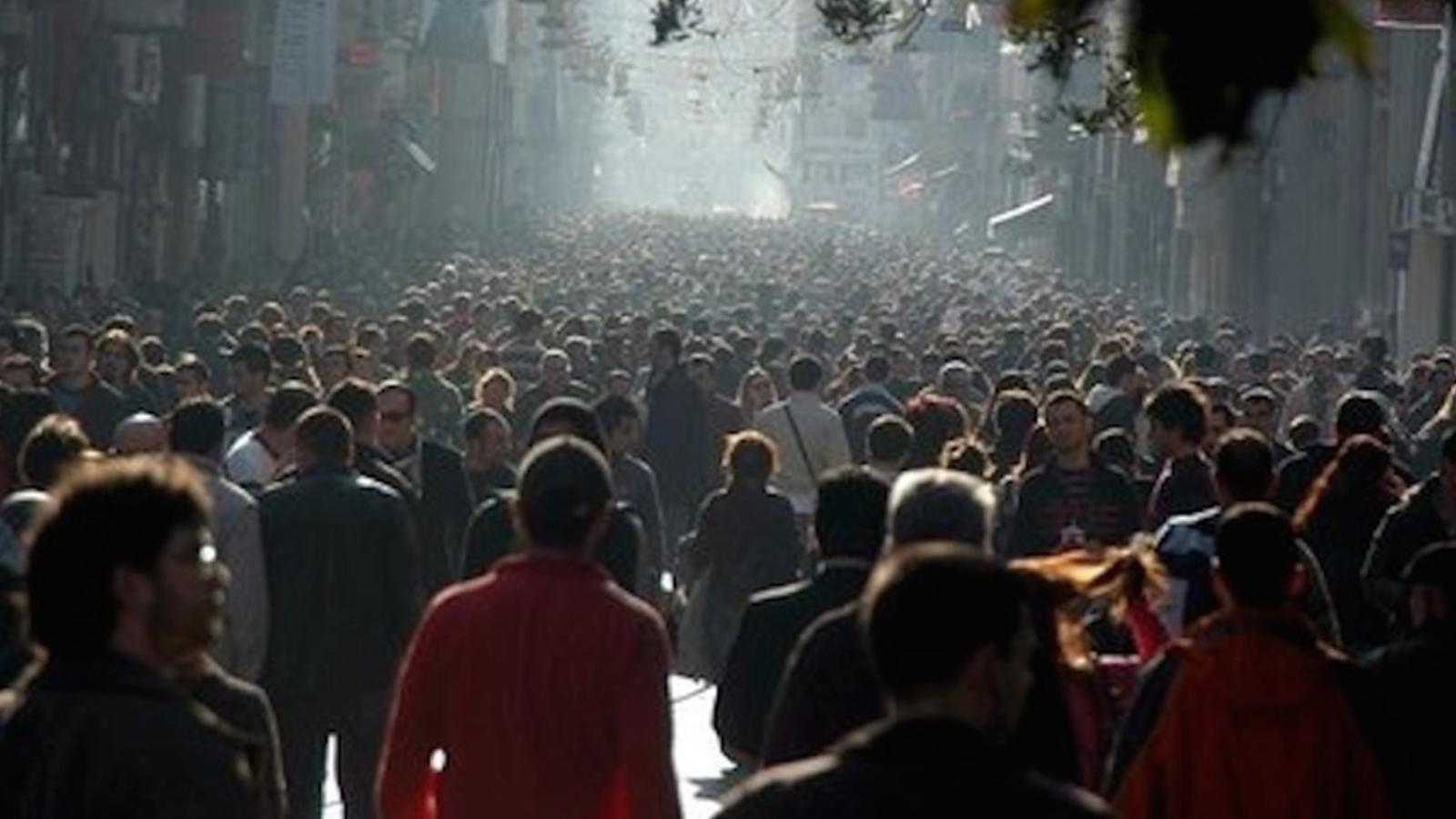 "Toplumun önemli bir kesimi bilmeden açlık ve sefalet istiyor"