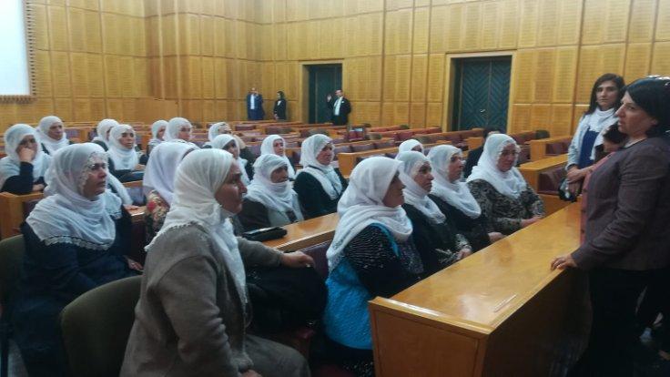 Anneler, Meclis'te oturma eyleminde: Adalet Bakanı Gül ile görüşmeyi talep ediyorlar