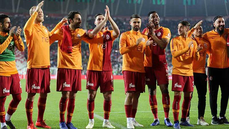 Kendi rekorunu kırmayı hedefleyen Fatih Terim’den futbolculara: Bitirin bu işi