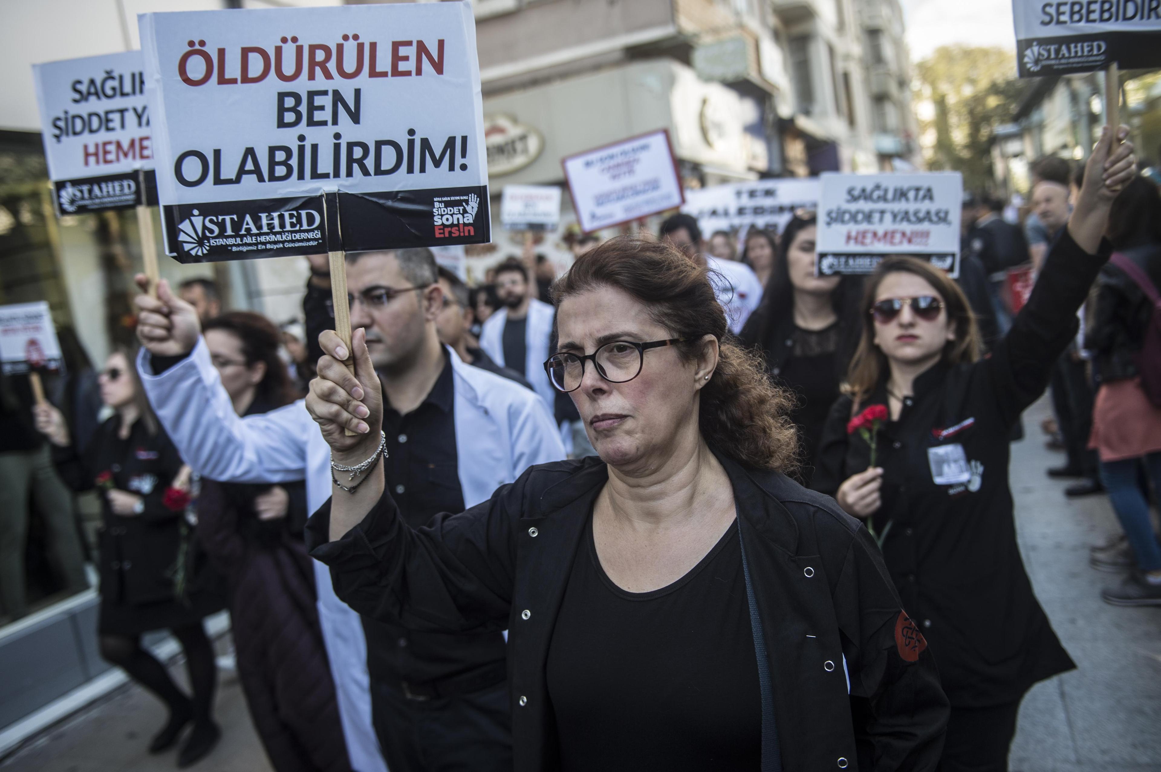 Sağlık Bakanlığı'ndan şiddete karşı tavsiyeler: Öfkelenme durumunda derin nefes alın ve sessiz kalın