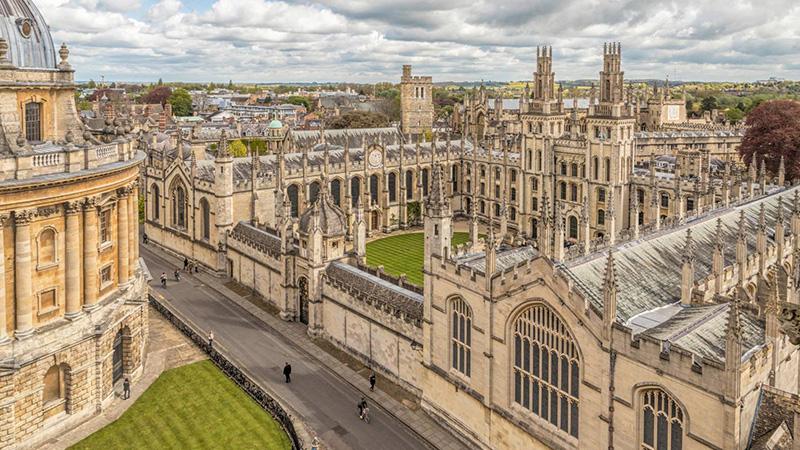 Oxford’un 900 yıllık tarihinde bir ilk: ‘Düşük’ notlu öğrenci de alınacak