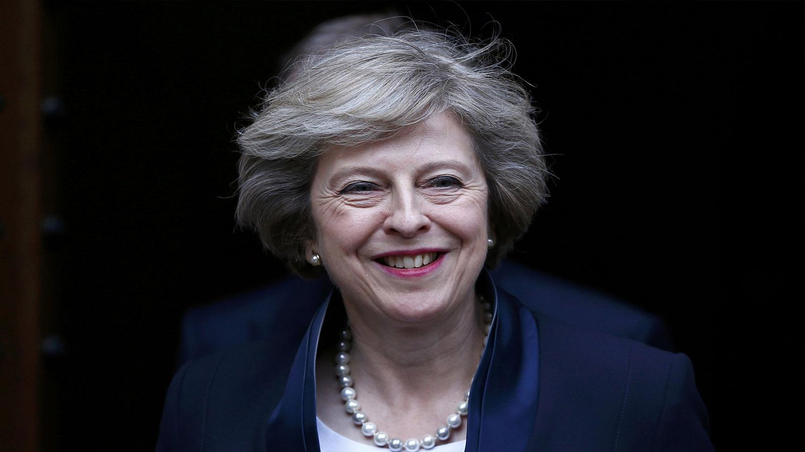 Theresa May parti liderliğini resmen bıraktı