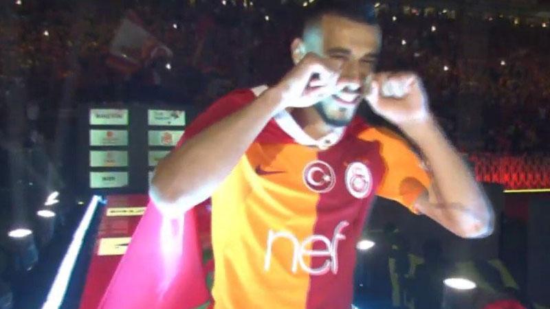 Younes Belhanda'nın, şampiyonluk kutlamasında sahneye çıktığı şarkı Fenerbahçelileri kızdırdı