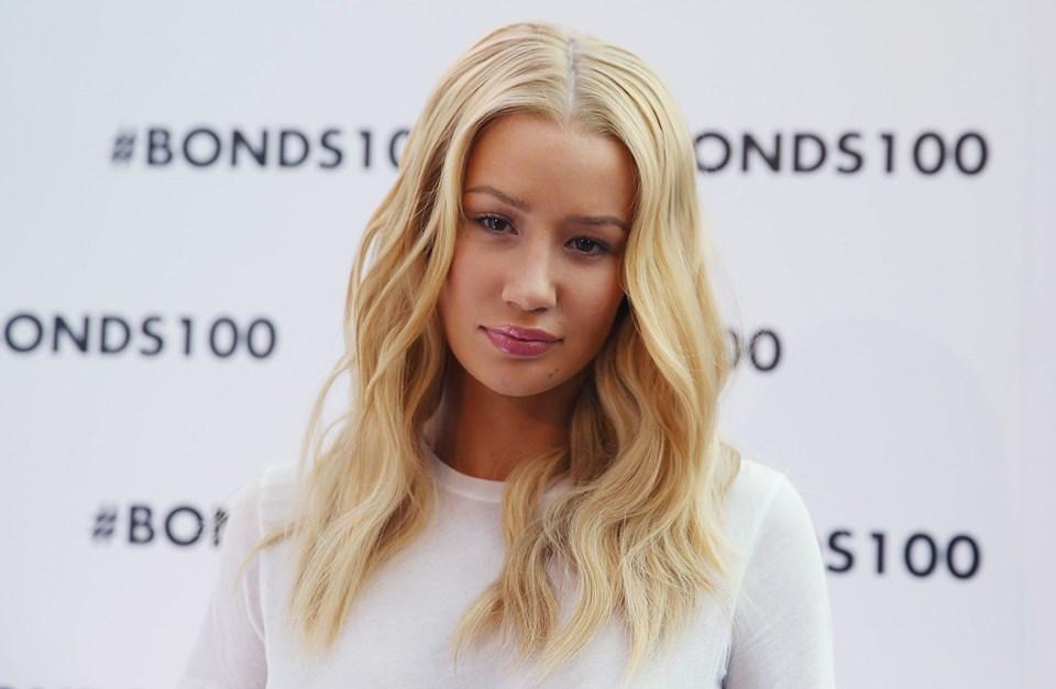 Iggy Azalea'nın başı çıplak fotoğraflarıyla dertte