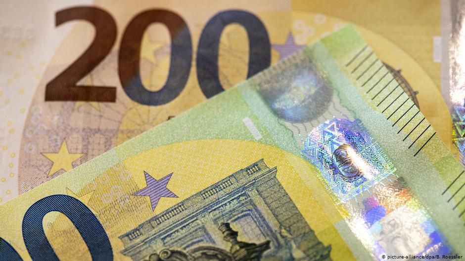 Yeni 100 ve 200 eurolar piyasaya sürülüyor