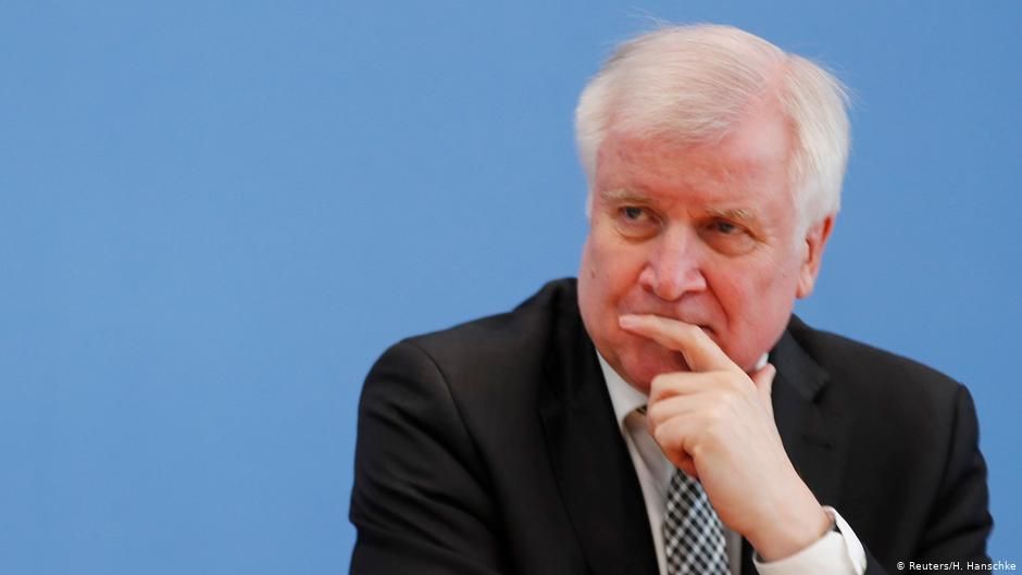 Almanya İçişleri Bakanı Seehofer 2021’de siyaseti bırakacak